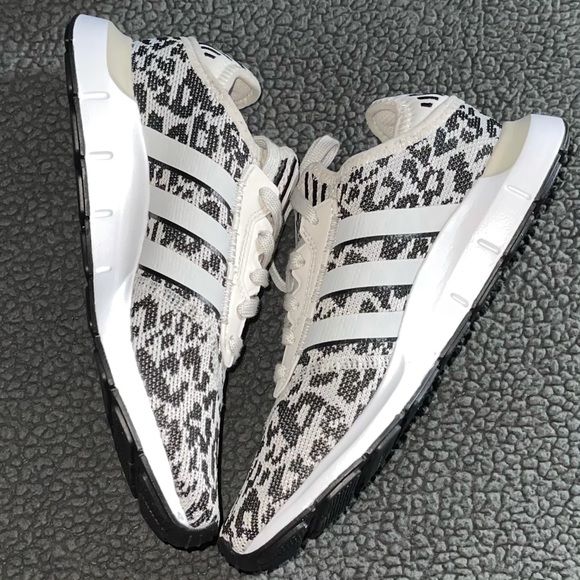 🚫SOLD🚫Adidas leopard / Cheetah shoes - Picture 4 of 9